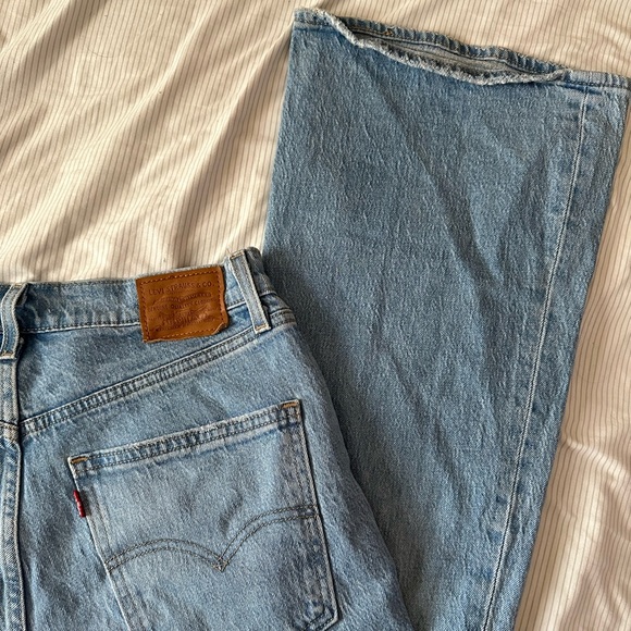 Levi’s Flare Jean - Picture 10 of 11
